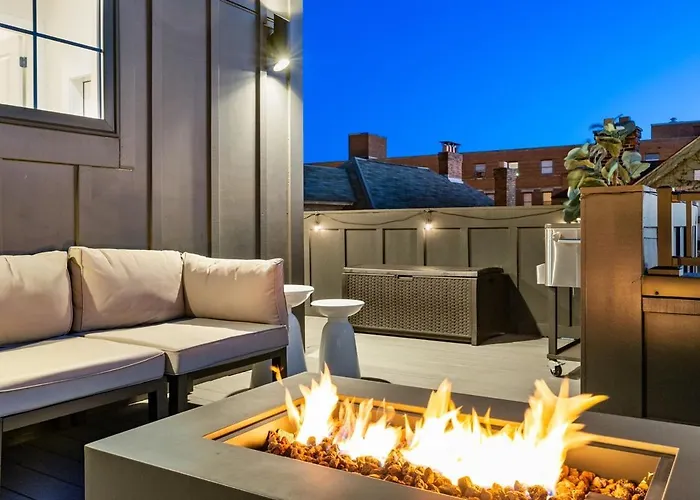 Holiday home Rooftop Patio, Hot Tub And Games Escape Columbus