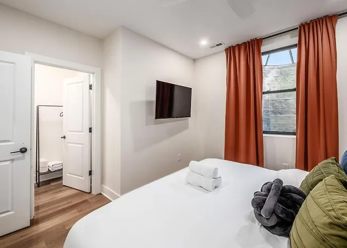 Rooftop Patio, Hot Tub And Games Escape Holiday home
