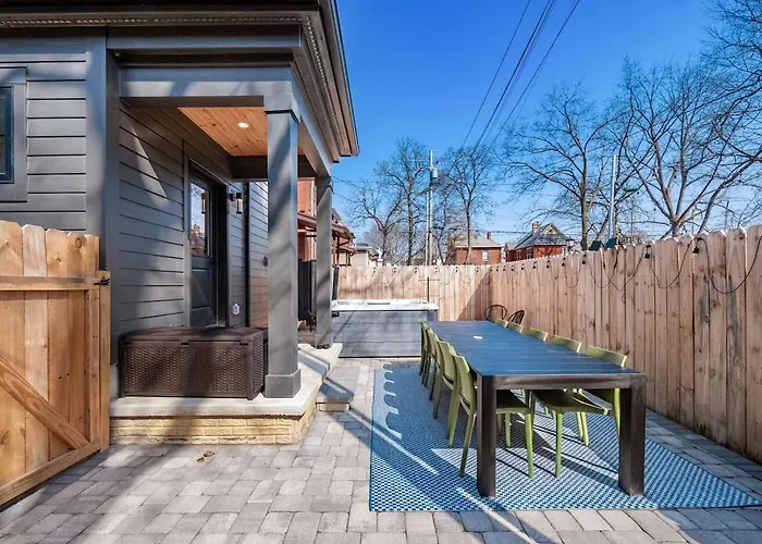 Rooftop Patio, Hot Tub And Games Escape Holiday home *