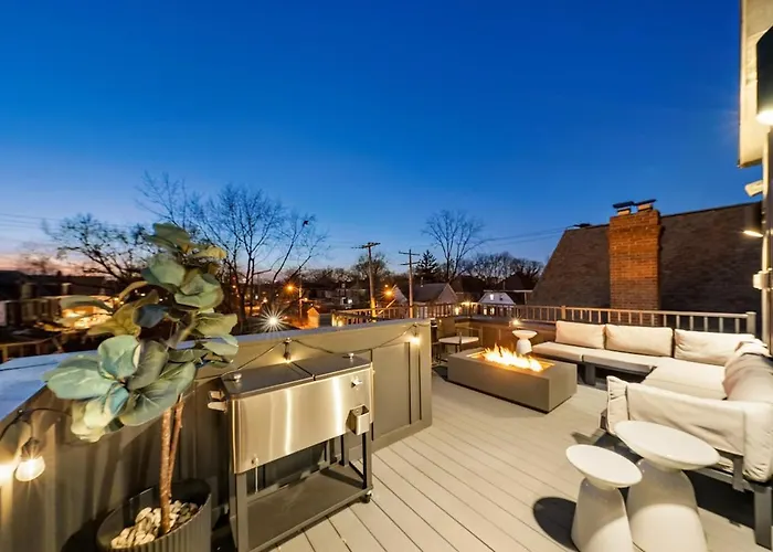 Holiday home Rooftop Patio, Hot Tub And Games Escape Columbus