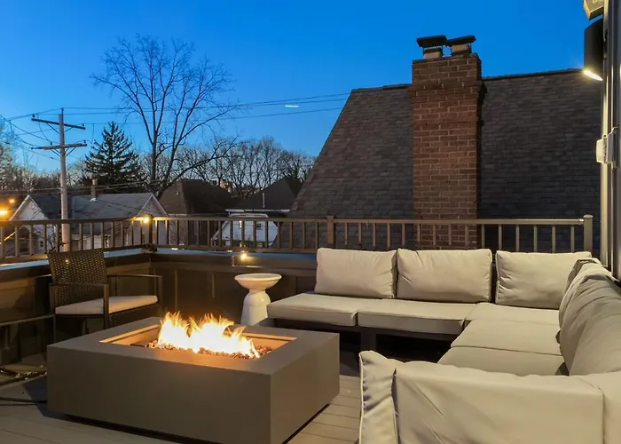 Holiday home Rooftop Patio, Hot Tub And Games Escape Columbus