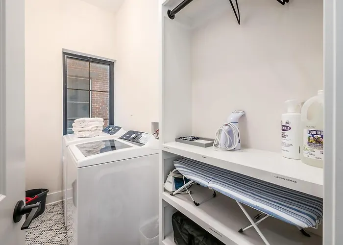 Rooftop Patio, Hot Tub And Games Escape Holiday home *