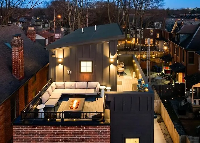 Holiday home Rooftop Patio, Hot Tub And Games Escape *