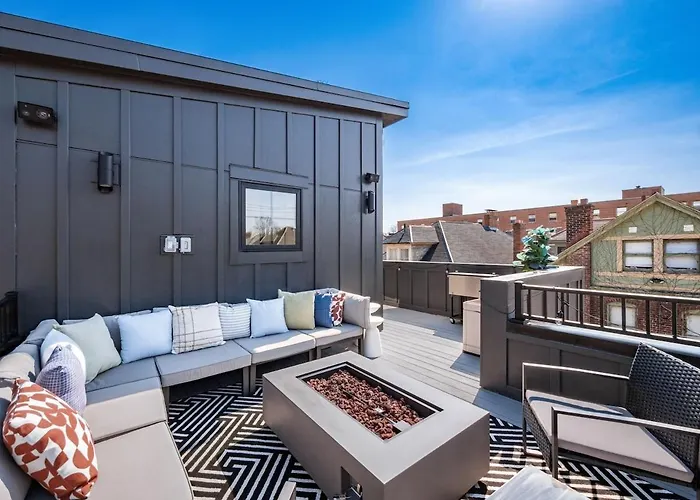 Rooftop Patio, Hot Tub And Games Escape Holiday home