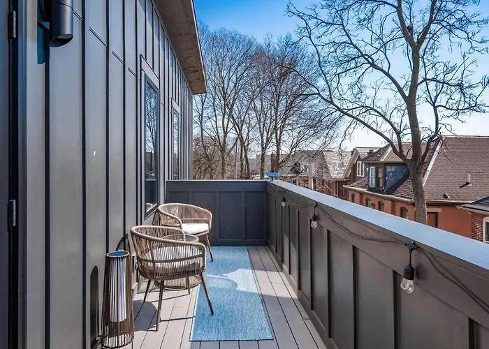 Rooftop Patio, Hot Tub And Games Escape Holiday home Columbus