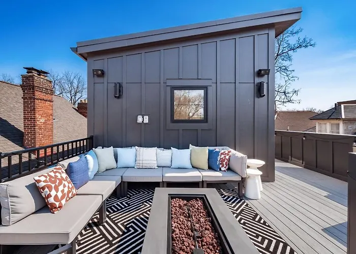 Rooftop Patio, Hot Tub And Games Escape Holiday home Columbus